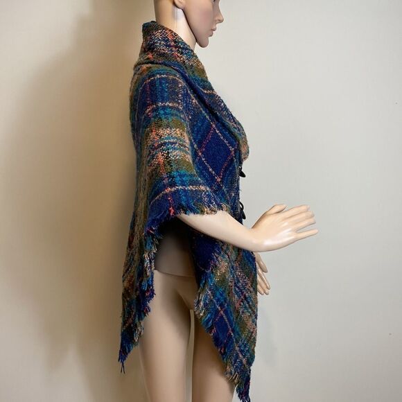Plaid button closure knit poncho with fringe one size - Picture 4 of 8
